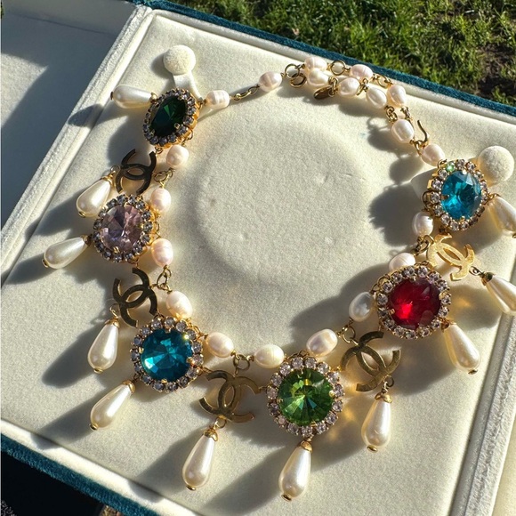 Archival 1995 CHANEL RUNWAY BARBIE NECKLACE - Picture 3 of 16